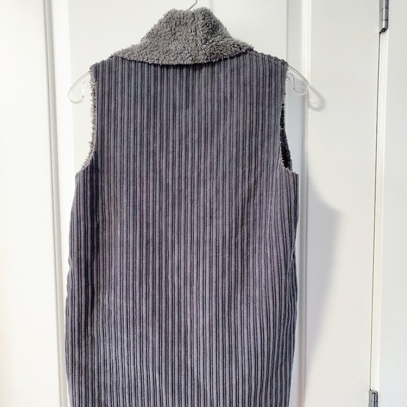 Grey Vest - Picture 2 of 3